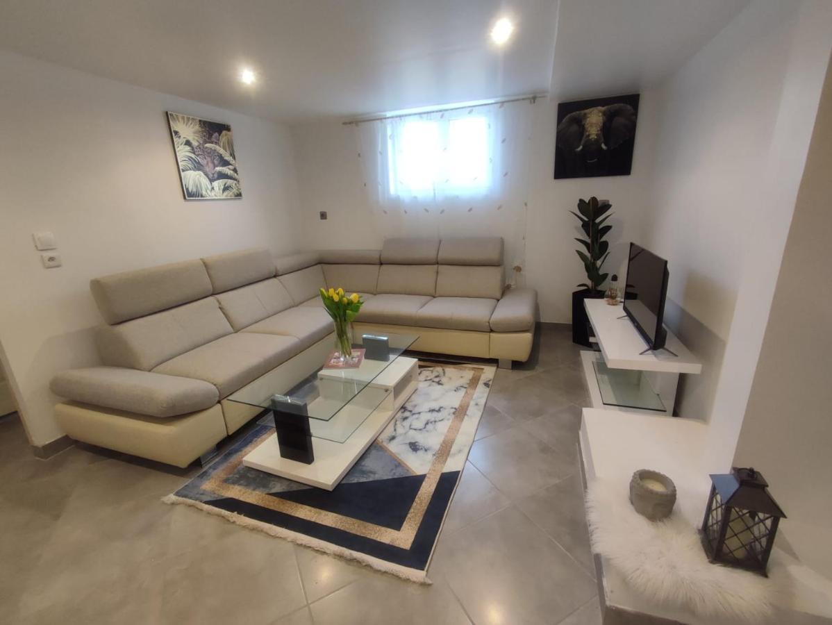Appartement 100M2, Independant Dans Notre Maison Garennes-sur-Eure Buitenkant foto