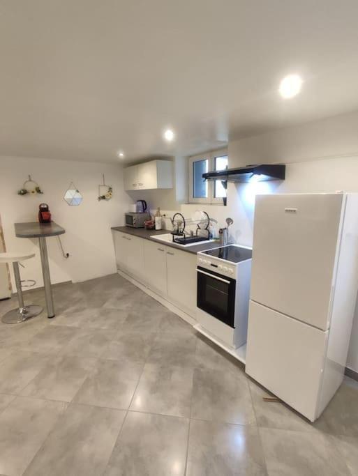 Appartement 100M2, Independant Dans Notre Maison Garennes-sur-Eure Buitenkant foto