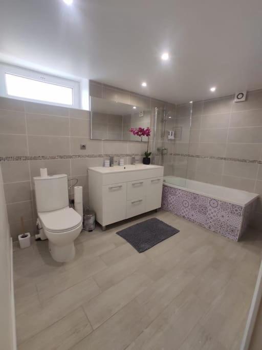 Appartement 100M2, Independant Dans Notre Maison Garennes-sur-Eure Buitenkant foto